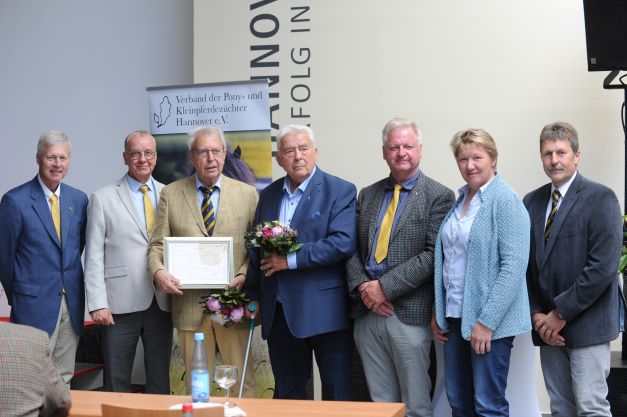 DEL 50 j. und 75 j. Mitgliedschaft v. l. R.Grober J.Völksen D.Grober W.Wichmann J.Glienke S.Kassebaum T.Kipp1